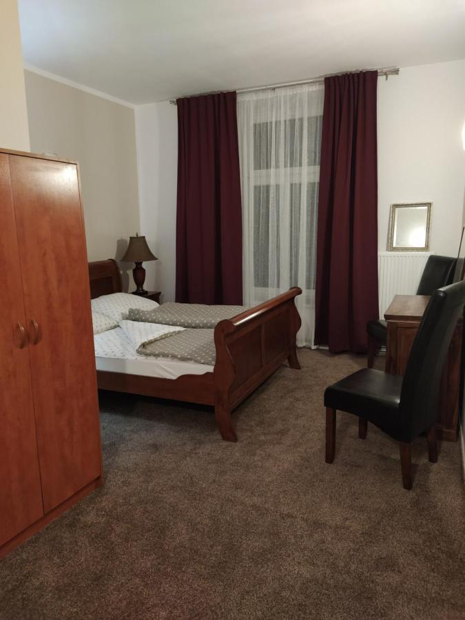 Hotel Koruna Penzion แตปลิตเซอ นัด มาตูอี ภายนอก รูปภาพ
