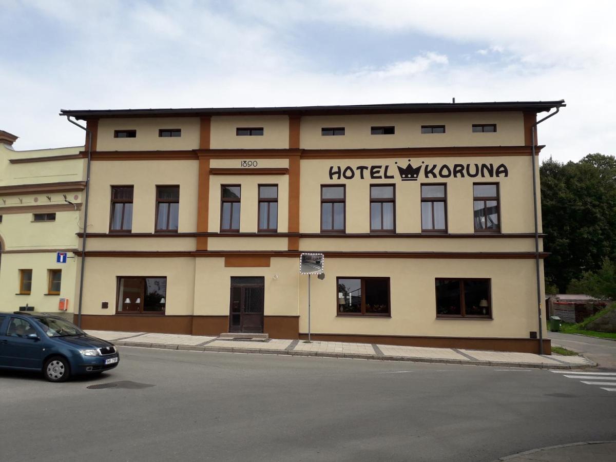 Hotel Koruna Penzion แตปลิตเซอ นัด มาตูอี ภายนอก รูปภาพ